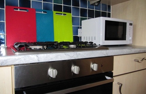 Glasgow Apartment | Cosy, Hidden, Off Main Roads Upper Mews Apartment with Free Parking and Wifi