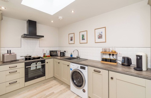 Hillsborough Cottage | Cosy historic cottage in Hillsborough, near Belfast, Dublin & local attractions