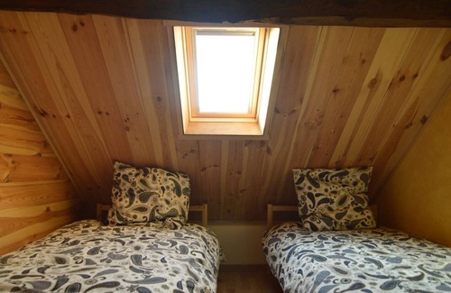 Oussoy-en-Gatinais House | Cosy Holiday Home in Oussoy-en-Gâtinais with Library