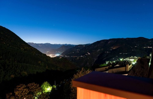 Collepietra Apartment | Cosy Holiday Apartment "Sonnleiten der kleinen Bären 8" with Mountain View, Wi-Fi, Garden