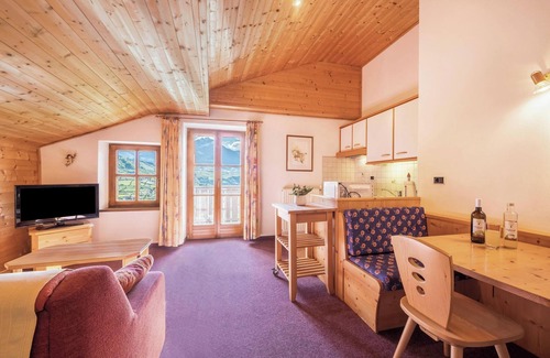 Lagundo Apartment | Cosy Holiday Apartment Kornus with Mountain View