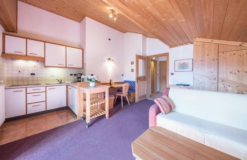 Lagundo Apartment | Cosy Holiday Apartment Kornus with Mountain View