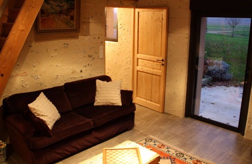 Saint-Aignan-le-Jaillard House | Cosy holiday home in Sully-sur-Loire with balcony