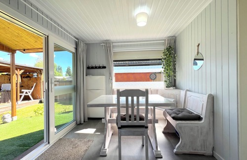 Geel Ski Chalet | Cosy holiday home by the water
