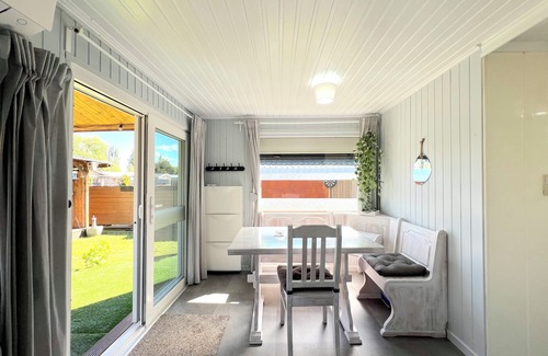 Geel Ski Chalet | Cosy holiday home by the water