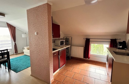 Balatonalmadi Apartment | Cosy holiday home with pool/BBQ/ACnCasa Montana - CAPRI Apartment with lake view