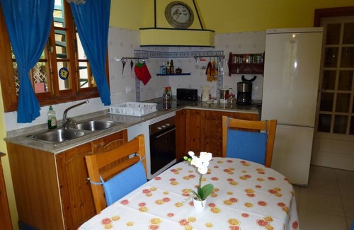 El Paso House | Cosy holiday home in a beautiful garden - west side - central - quiet