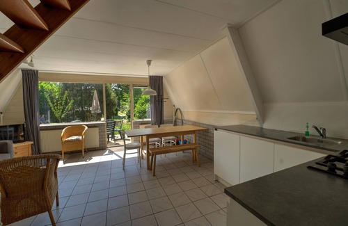 Eerbeek House | Cosy holiday home in Eerbeek with balcony/terrace