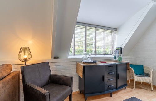 Rekem House | Cosy holiday home in wooded area near lake