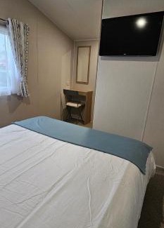 Cowes House | Cosy Holiday home, Thorness Bay