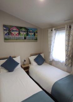 Cowes House | Cosy Holiday home, Thorness Bay