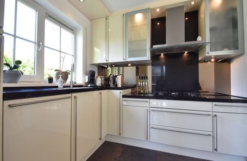 Oude-Tonge House | Cosy holiday home with large garden