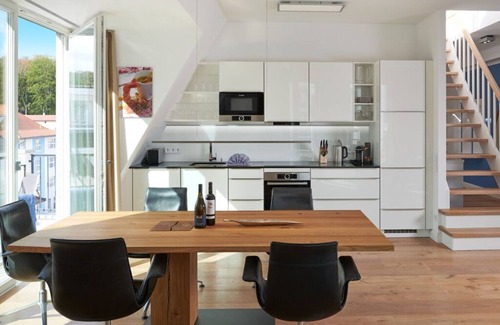 Sellin House | Cosy holiday home with balcony