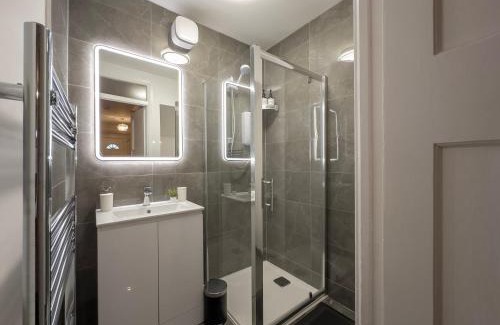 Tokyngton House | Cosy Home By Wembley Stadium