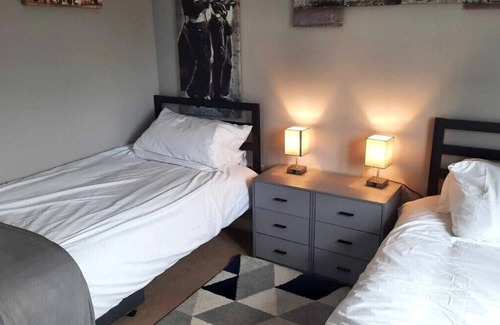 Clearbrook House | Cosy Home close to Derriford Hospital & Marjon Uni