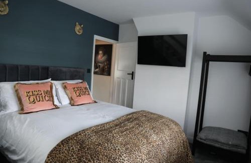 Earley House | Cosy Home; New Refurbished Home and Double Parking