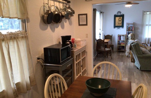Edgewater House | Cosy Home with Heated Pool