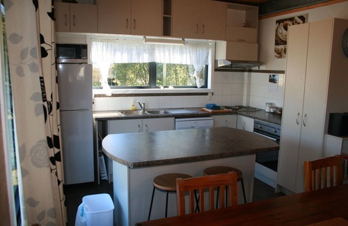 Turangi House | cosy home with mountain-views, near Tongariro Crossing and skifields