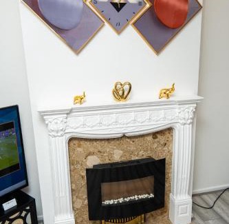 Walsall Apartment | Cosy home with private parking