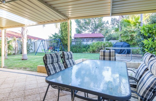 Falcon House | Cosy homely family retreat. Walk to beach/cafes/shops. Pet friendly.