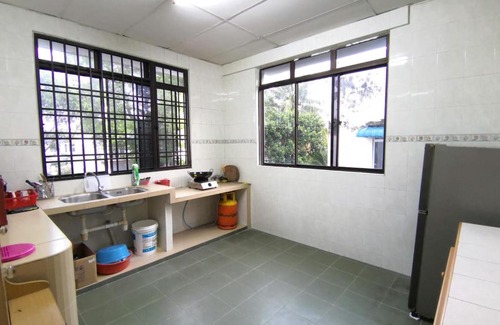 Ulu Tiram House | Cosy Homestay Ulu Tiram - Room only