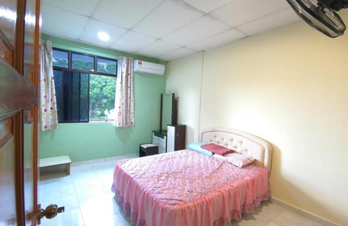 Ulu Tiram House | Cosy Homestay Ulu Tiram - Room only