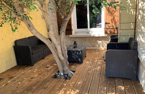 Le Pontet House | Cosy house in peaceful setting 10 minutes from Avignon