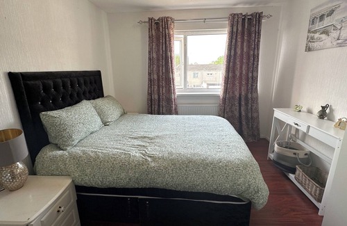 Llanedeyrn House | Cosy house in residential area