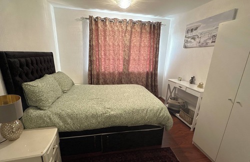 Llanedeyrn House | Cosy house in residential area
