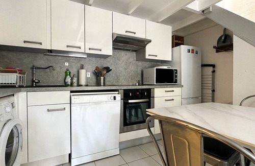 Les Mathes House | Cosy House Near Beach - 2 BR, Private Terrace, WiFi, Parking, Pet-Friendly, Sleeps 4