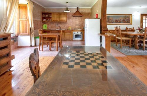 Sao Joao Batista House | Cosy house near Porto de Mós with shared swimming pool