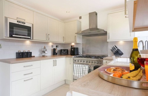 Wyken House | Cosy House - Sleeps 6 - Free Parking & Fast Wifi