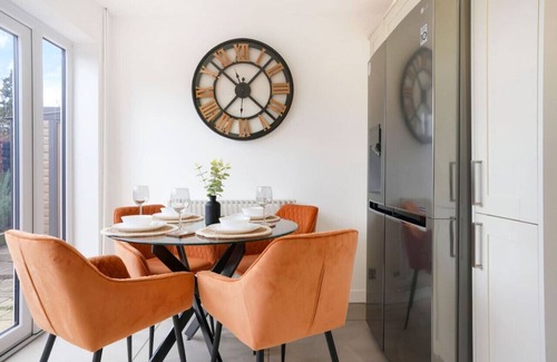 Wyken House | Cosy House - Sleeps 6 - Free Parking & Fast Wifi