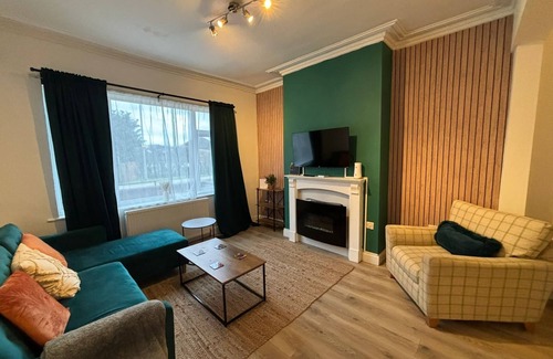 Awsworth House | Cosy House sleeps up to 7. Contractors/Families
