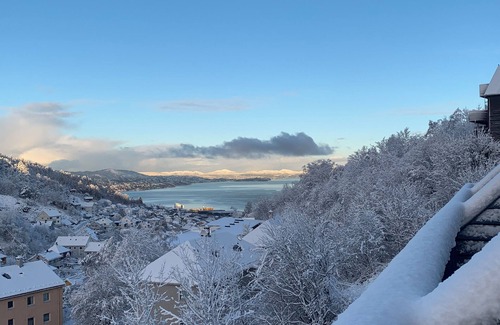 Arstad House | Cosy house with sunny balcony, mountains and fjord view!