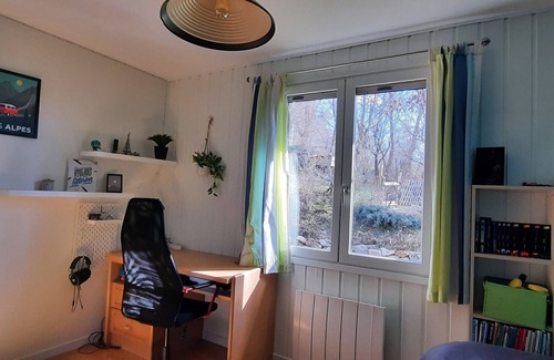 Chorges House | Cosy house with view and garden