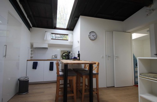 Nieuwmarkt en Lastage Boat Rental | Cosy houseboat studio in the old city center