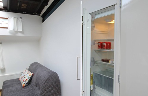 Nieuwmarkt en Lastage Boat Rental | Cosy houseboat studio in the old city center