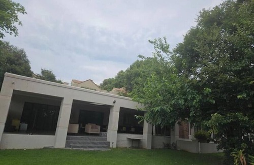 Greater Johannesburg Metropolitan Area House | Cosy in Jozy-Guesthouse "home away from home"