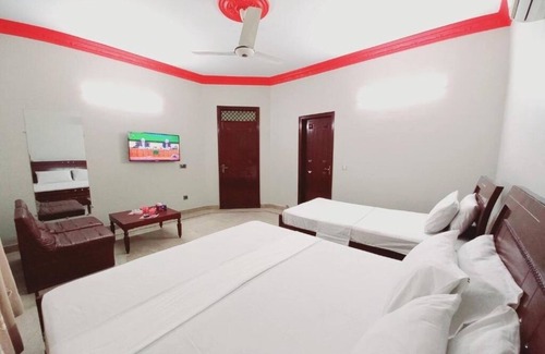 Gulshan-E-Jamal Apartment | Cosy Inn Guest House : Deluxe Triple Roomn