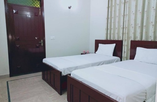 Gulshan-E-Jamal Hotel | Cosy Inn Guest House : Twin Roomn