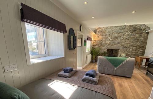 Isle of Jura Cottage | Cosy island cottage retreat for 2 with hot tub & sauna. Isle of Jura