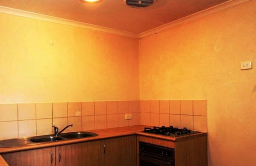 Kelmscott Villa | Cosy Kelmscott Holiday Home Full airconditioned bedrooms for your comfort