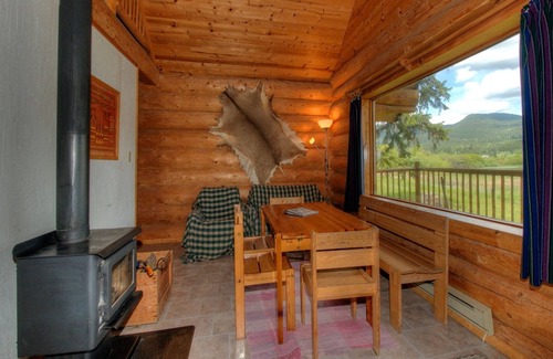 Canim Lake Cabin | Cosy Lake front Log Cabin at Canim Lake Resort