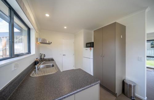 The Key House | Cosy Lakeside - Manapouri Holiday Home