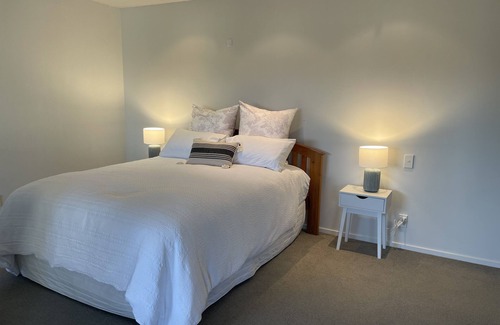 Waipara Bed & Breakfast | Cosy little getaway with amazing hot tub and wineries on your doorstep