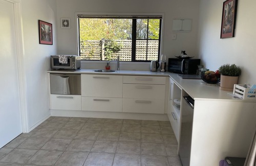 Waipara Bed & Breakfast | Cosy little getaway with amazing hot tub and wineries on your doorstep