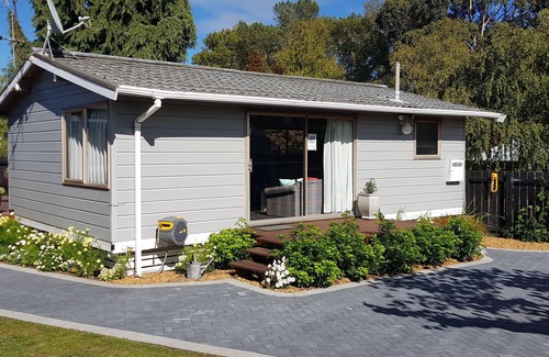 Kinloch Cottage | Cosy Lockwood cottage close to marina, beach and shop