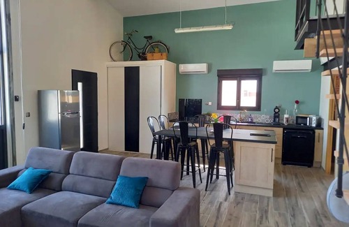 Aigues-Vives House | Cosy-loft , Industriel , Jacuzzi , Pour 2 Personnes max