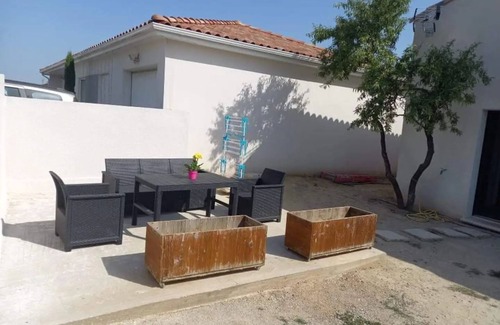 Aigues-Vives House | Cosy-loft , Industriel , Jacuzzi , Pour 2 Personnes max